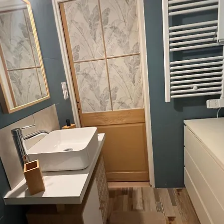 Апартаменти Independant Dans *